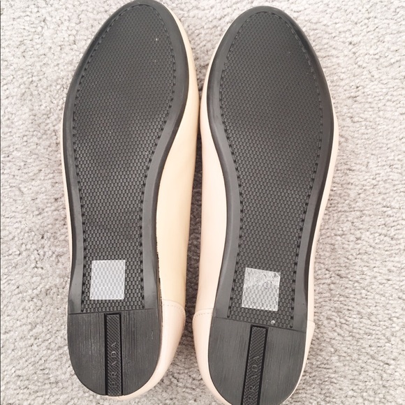 Authentic PRADA patent leather flats w/ black bows - Picture 7 of 7